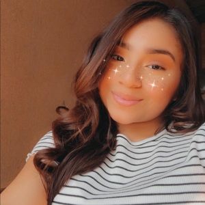 Meet your Posher, Desiree